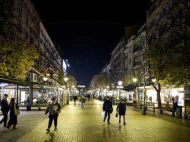 SOFYA, BULGARIA - 13 Eylül 2025: Bulgaristan 'ın Sofya Şehir Merkezi' nin panoramik gece manzarası