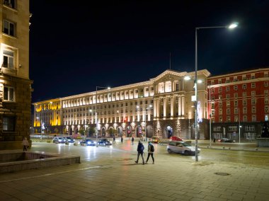 SOFYA, BULGARIA - 13 Eylül 2025: Bulgaristan 'ın Sofya Şehir Merkezi' nin panoramik gece manzarası