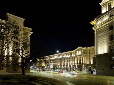 SOFYA, BULGARIA - 13 Eylül 2025: Bulgaristan 'ın Sofya Şehir Merkezi' nin panoramik gece manzarası