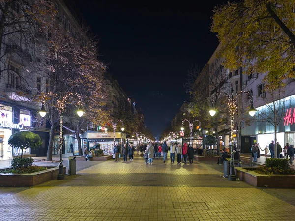 SOFYA, BULGARIA - 13 Eylül 2025: Bulgaristan 'ın Sofya Şehir Merkezi' nin panoramik gece manzarası