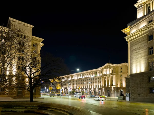 SOFYA, BULGARIA - 13 Eylül 2025: Bulgaristan 'ın Sofya Şehir Merkezi' nin panoramik gece manzarası