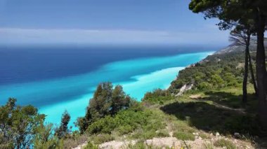 Yunanistan 'ın İyon Adaları' ndaki Egremni Sahili yakınlarındaki Lefkada Sahili 'nin Muhteşem Panoraması