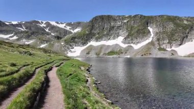 Bulgaristan 'ın Yedi Rila Gölü yakınlarındaki Rila Dağı' nın muhteşem manzarası