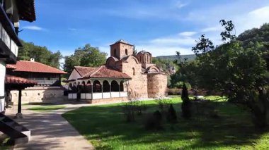 Sırbistan 'ın St. John İlahiyatçısı Ortaçağ Poganovo Manastırı' nın şaşırtıcı manzarası