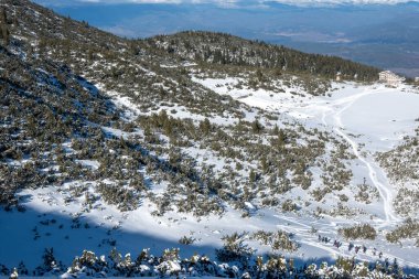 Bulgaristan 'ın Bezbog Tepesi yakınlarındaki Pirin Dağı' nın şaşırtıcı kış manzarası