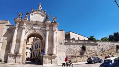 LECCE, İtalya - 12 Mayıs 2024: İtalya 'nın Apulia Bölgesi' ndeki Eski Lecce kasabasının muhteşem manzarası