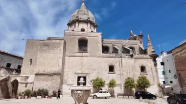 Monopoli, İtalya - 13 Mayıs 2024: Eski Monopoli Kasabası, Apulia Bölgesi, İtalya