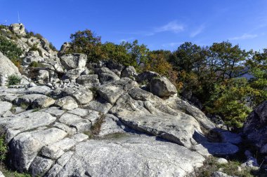 Bulgaristan 'ın Kardzhali Bölgesi, Perperikon antik Trakya kentinin sonbahar manzarası