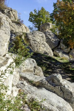 Bulgaristan 'ın Kardzhali Bölgesi, Perperikon antik Trakya kentinin sonbahar manzarası