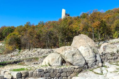Bulgaristan 'ın Kardzhali Bölgesi, Perperikon antik Trakya kentinin sonbahar manzarası