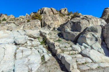 Bulgaristan 'ın Kardzhali Bölgesi, Perperikon antik Trakya kentinin sonbahar manzarası