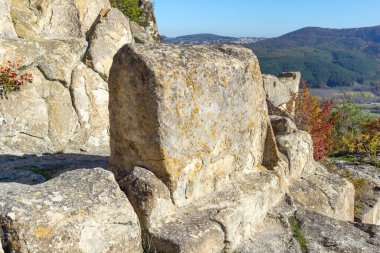 Bulgaristan 'ın Kardzhali Bölgesi, Perperikon antik Trakya kentinin sonbahar manzarası