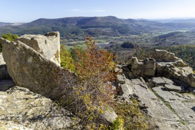 Bulgaristan 'ın Kardzhali Bölgesi, Perperikon antik Trakya kentinin sonbahar manzarası