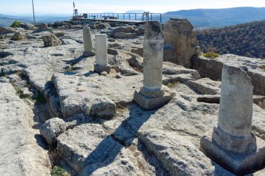 Bulgaristan 'ın Kardzhali Bölgesi, Perperikon antik Trakya kentinin sonbahar manzarası