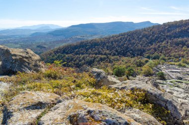 Bulgaristan 'ın Kardzhali Bölgesi, Perperikon antik Trakya kentinin sonbahar manzarası