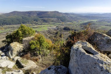 Bulgaristan 'ın Kardzhali Bölgesi, Perperikon antik Trakya kentinin sonbahar manzarası