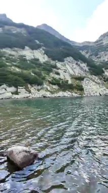 Bulgaristan 'ın Yakoruda Gölleri yakınlarındaki Rila Dağı' nın İnanılmaz Yaz Manzarası