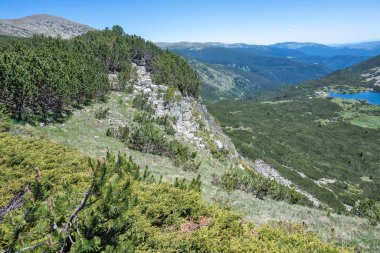 Bulgaristan 'ın Granchar Gölü yakınlarındaki Rila Dağı' nın İnanılmaz Yaz Manzarası