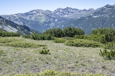 Bulgaristan 'ın Granchar Gölü yakınlarındaki Rila Dağı' nın İnanılmaz Yaz Manzarası