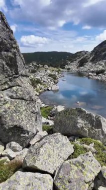 Bulgaristan 'ın Yakoruda Gölleri yakınlarındaki Rila Dağı' nın İnanılmaz Yaz Manzarası