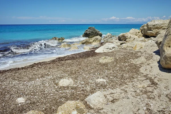 蓝色 Megali 佩特拉海滩，莱夫卡达，爱奥尼亚群岛的水域 — 图库照片