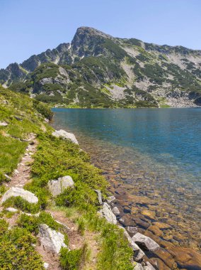Bulgaristan 'ın Popovo Gölü yakınlarındaki Pirin Dağı' nın İnanılmaz Yaz Manzarası