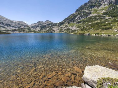 Bulgaristan 'ın Popovo Gölü yakınlarındaki Pirin Dağı' nın İnanılmaz Yaz Manzarası