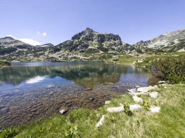 Bulgaristan 'ın Popovo Gölü yakınlarındaki Pirin Dağı' nın İnanılmaz Yaz Manzarası