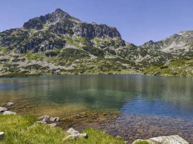 Bulgaristan 'ın Popovo Gölü yakınlarındaki Pirin Dağı' nın İnanılmaz Yaz Manzarası