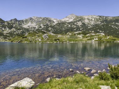 Bulgaristan 'ın Popovo Gölü yakınlarındaki Pirin Dağı' nın İnanılmaz Yaz Manzarası
