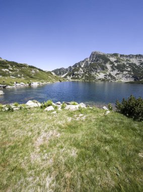 Bulgaristan 'ın Popovo Gölü yakınlarındaki Pirin Dağı' nın İnanılmaz Yaz Manzarası