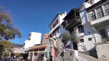 KAVALA, GREECE - 27 Aralık 2023: Eski Kavala kenti, Doğu Makedonya ve Trakya, Yunanistan