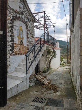 TheOLOGOS, THASOS, GREECE - 27 Aralık 2025: Thassos Adası, Doğu Makedonya ve Trakya, Yunanistan 'da Theologos Köyü Panoraması