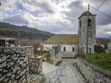 TheOLOGOS, THASOS, GREECE - 27 Aralık 2025: Thassos Adası, Doğu Makedonya ve Trakya, Yunanistan 'da Theologos Köyü Panoraması