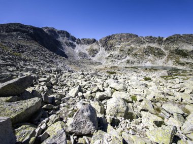 Bulgaristan 'ın Musala zirvesi etrafındaki Rila Dağı' nın yaz manzarası