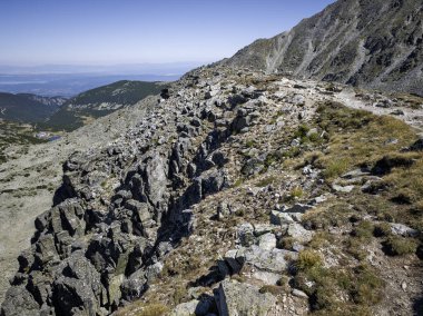 Bulgaristan 'ın Musala zirvesi etrafındaki Rila Dağı' nın yaz manzarası