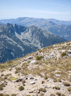 Bulgaristan 'ın Musala zirvesi etrafındaki Rila Dağı' nın yaz manzarası