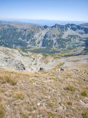 Bulgaristan 'ın Musala zirvesi etrafındaki Rila Dağı' nın yaz manzarası