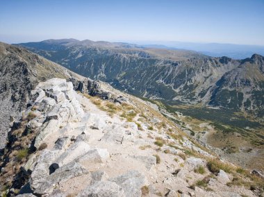 Bulgaristan 'ın Musala zirvesi etrafındaki Rila Dağı' nın yaz manzarası