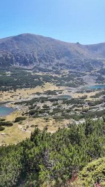 Musalenski göllerinin muhteşem yaz manzarası, Rila dağı, Bulgaristan