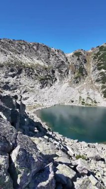 Musalenski göllerinin muhteşem yaz manzarası, Rila dağı, Bulgaristan