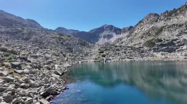 Musalenski göllerinin muhteşem yaz manzarası, Rila dağı, Bulgaristan