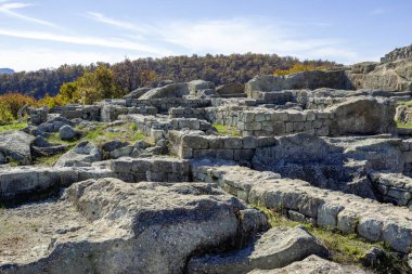 Bulgaristan 'ın Kardzhali Bölgesi, Perperikon antik Trakya kentinin sonbahar manzarası