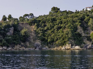 Skiathos Adası, Sporades, Teselya, Yunanistan 'ın inanılmaz kıyı şeridi manzarası