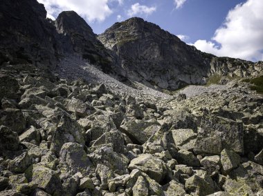 Bulgaristan 'ın Yakoruda Gölleri yakınlarındaki Rila Dağı' nın İnanılmaz Yaz Manzarası