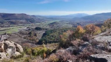 Bulgaristan 'ın Kardzhali Bölgesi, Perperikon antik Trakya kentinin sonbahar manzarası