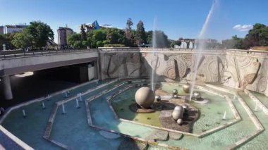 SOFYA, BULGARIA - 23 Ağustos 2024: Bulgaristan 'ın Ulusal Kültür Sarayı çevresindeki Sofya Şehri' nin inanılmaz manzarası