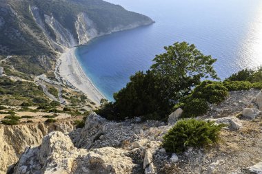 Yunanistan 'ın İyon Adaları yakınlarındaki Asos köyü yakınlarındaki Cephalonia kıyı şeridinin inanılmaz manzarası