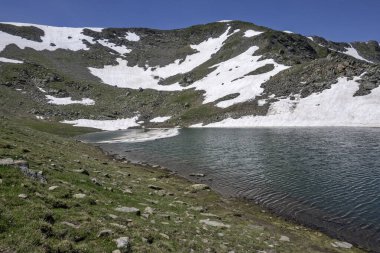 Bulgaristan 'ın Yedi Rila Gölünün etrafındaki Rila Dağı' nın muhteşem manzarası