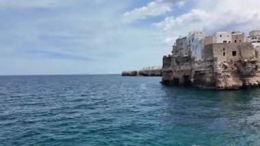 Polignano a Mare, Apulia Bölgesi 'nin muhteşem manzarası.